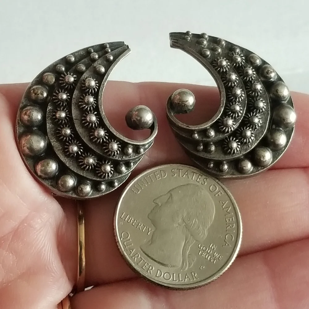 Vintage earrings crescent shape 800 silver clip star cutout clipon moon